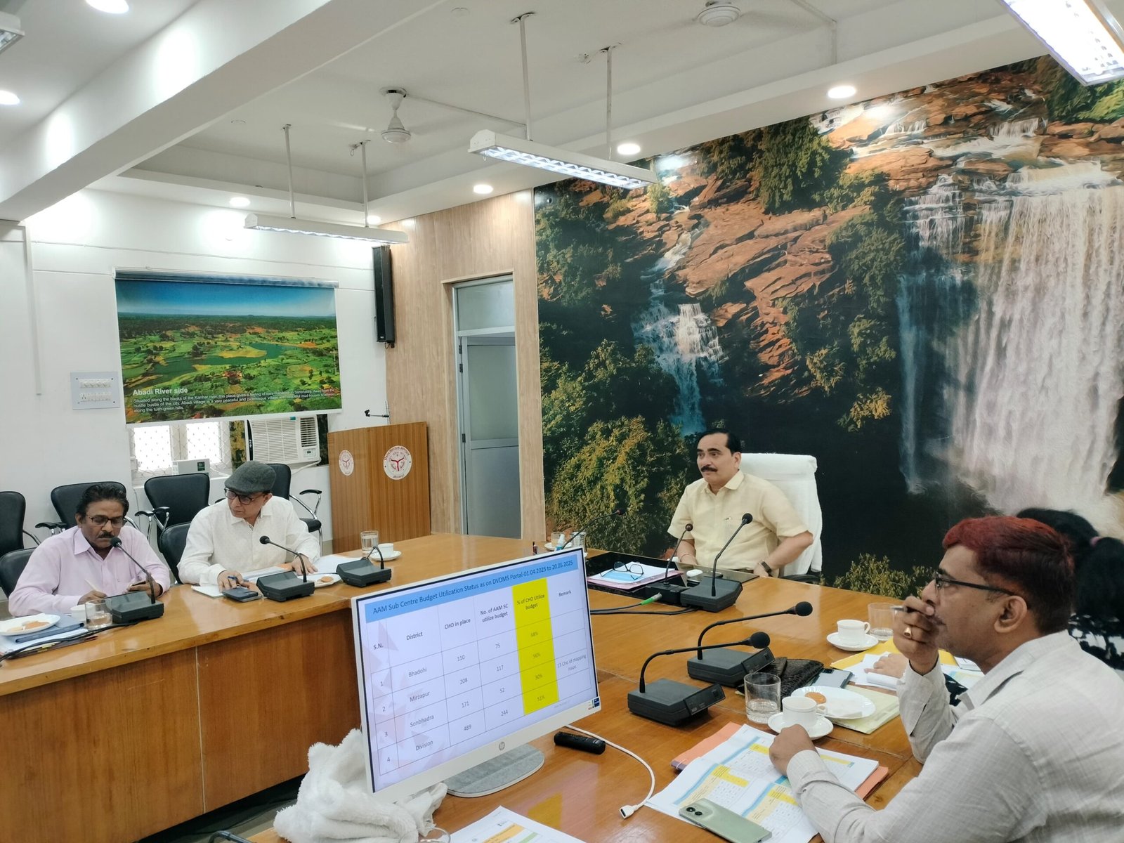 हीटवेब के दृष्टिगत समस्त चिकित्सा इकाईयों पर जीवन रक्षक औषधियों, उपकरणों आदि की उपलब्धता एवं कियाशीलता, शीतल पेयजल की व्यवस्था कराना करे सुनिश्चित करें- मण्डलायुक्त