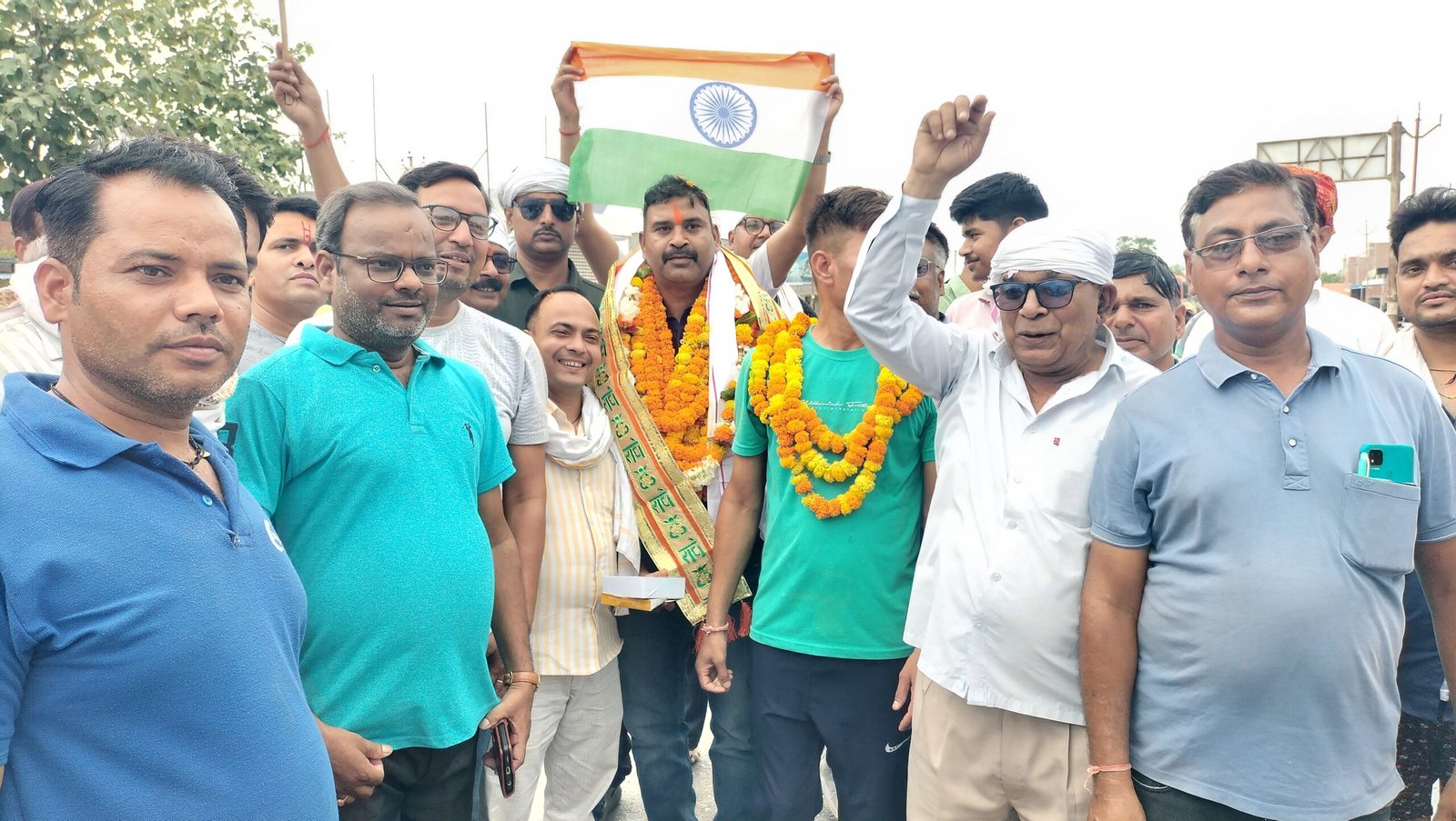 ऑपरेशन सिंदूर के बाद घर लौटे बीएसएफ के जवान को फूल माला से किया गया जोरदार स्वागत, बाइक पर बैठाकर ढोल नगाड़ों के साथ पूरे नगर भ्रमण कराया और क्षेत्र में दिखा हर्ष