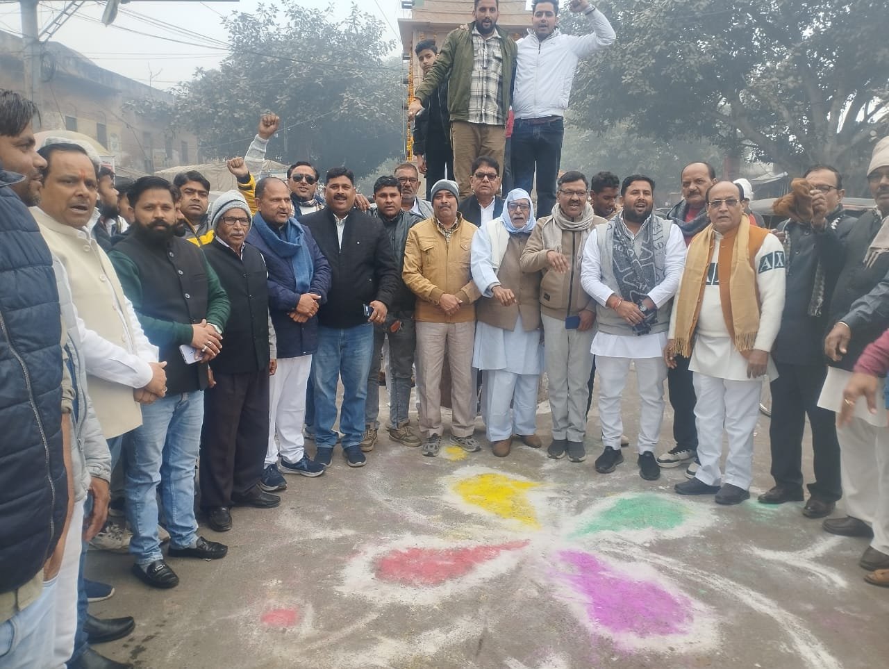 पूर्व प्रधानमंत्री चौधरी चरण सिंह की जयंती के अवसर पर राष्ट्रीय लोकदल के कार्यकर्ताओं ने मनाया