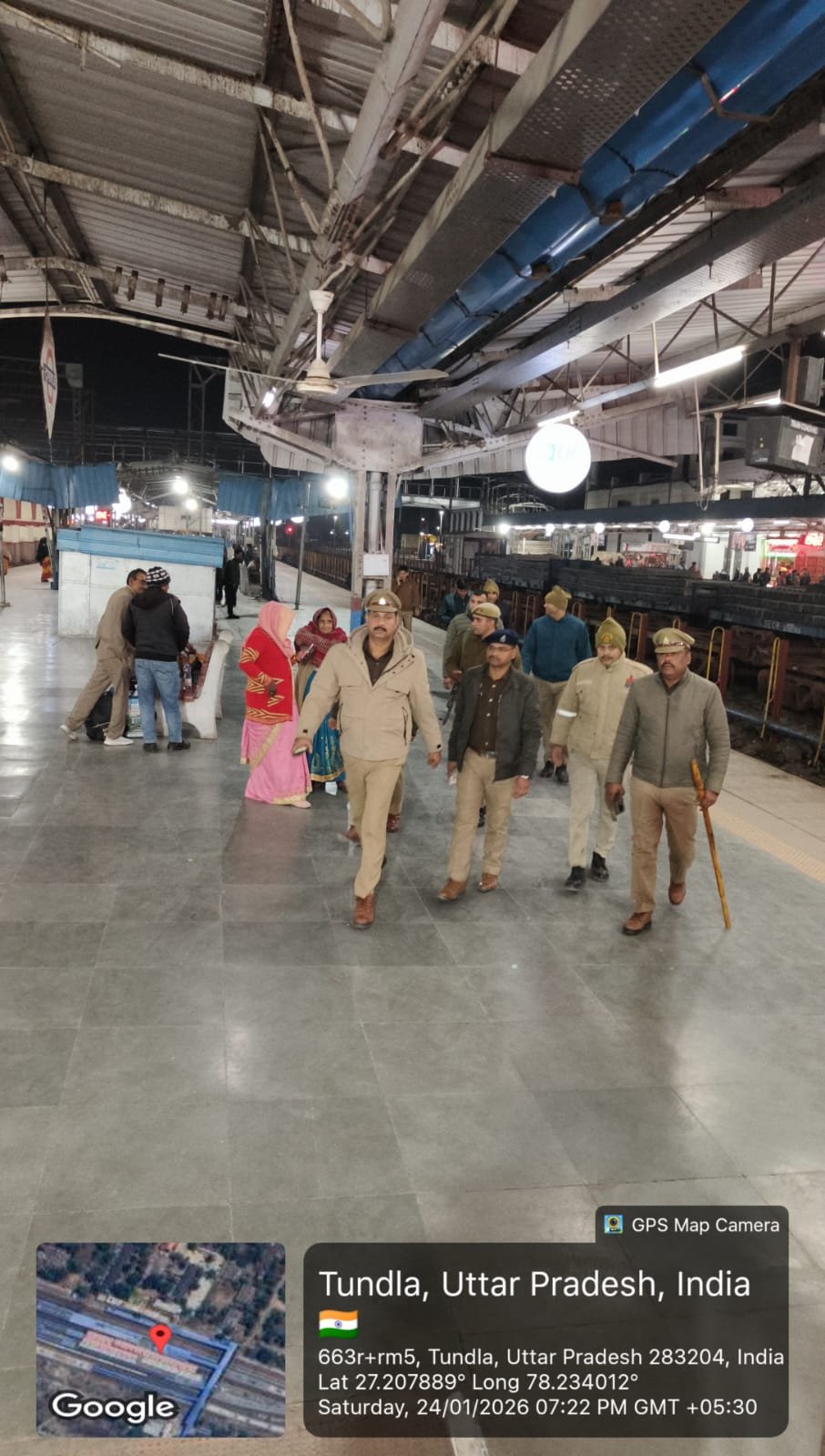 टूंडला रेलवे स्टेशन पर संदिग्ध व्यक्तियों की चेकिंग