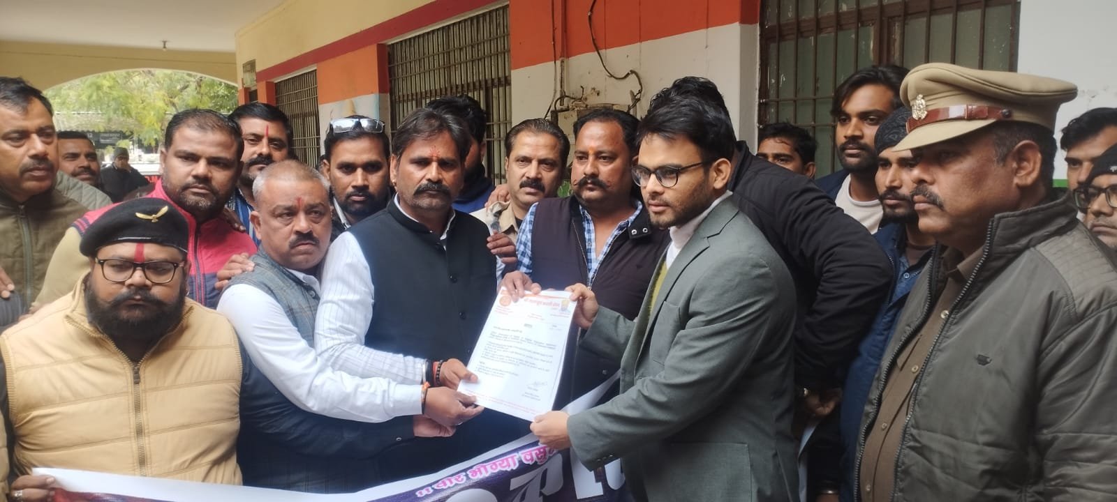 टूंडला में यूजीसी कानून के विरोध में राजपूत करणी सेना का प्रदर्शन