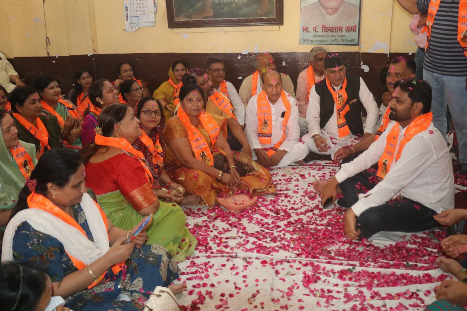 भगवान परशुराम शिविर में हुआ भव्य होली मिलन समारोह, मातृशक्ति को दी अंतरराष्ट्रीय महिला दिवस की शुभकामनाएं