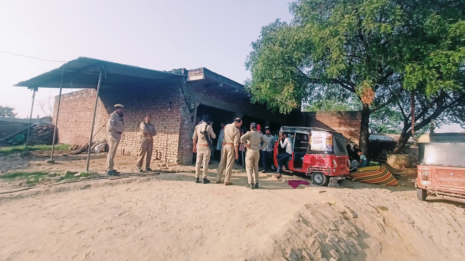 फिरोजाबाद में पति ने पत्नी की बेरहमी से हत्या की, तीन मासूम बेटियां हुईं बेसहारा