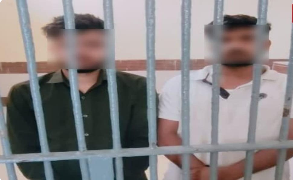 एक्सप्रेस में पुलिसकर्मियों से मारपीट, दो आरोपी गिरफ्तार