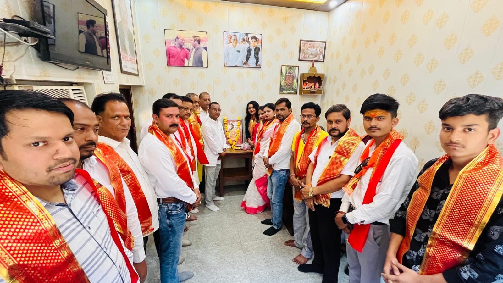 अक्षय तृतीया पर सपा कार्यालय में मनाया गया भगवान परशुराम जन्मोत्सव, श्रद्धा के साथ हुआ माल्यार्पण