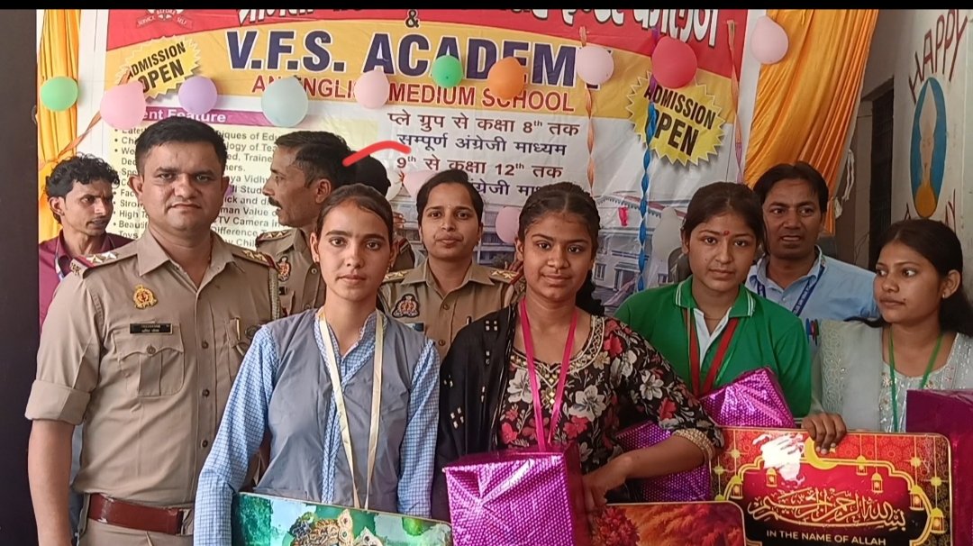 पचोखरा के वीरमती फौरन सिंह इंटर कॉलेज में मेधावी छात्र-छात्राओं का सम्मान, प्रथम स्थान पाने वाली छात्रा को दी साइकिल