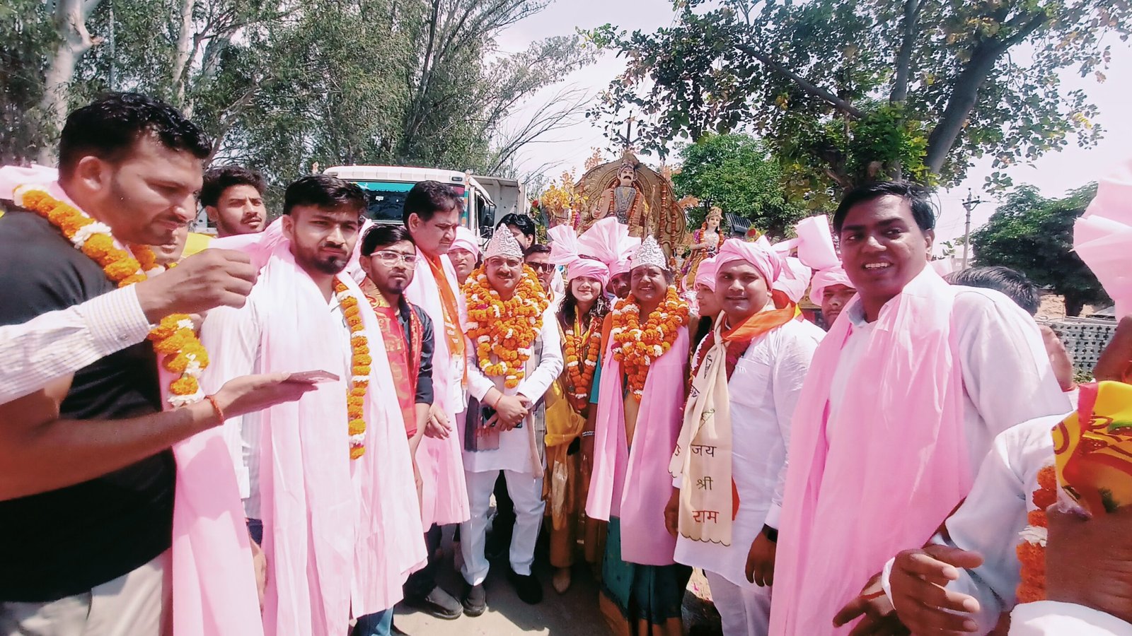 टूंडला में गुहराज निषाद जयंती की शोभायात्रा