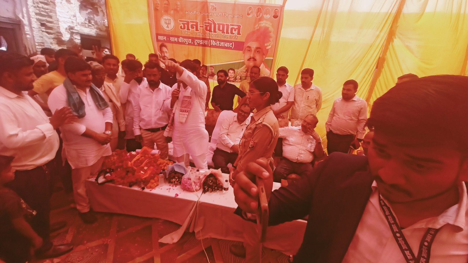 धीरपुरा के गांव में पिछड़ा वर्ग आयोग के सदस्य ने जन चौपाल लगाकर ग्रामीणों की समस्याओं को