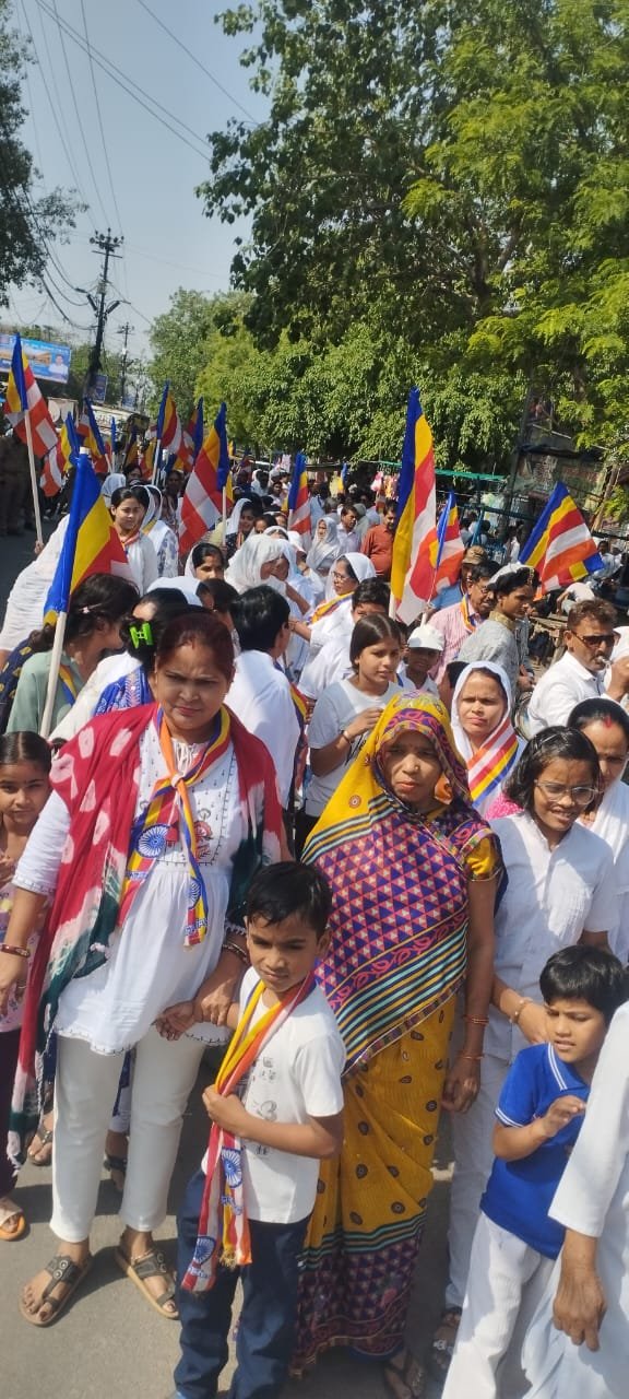 टूंडला में बुद्ध पूर्णिमा पर निकाली गई भव्य प्रभात फेरी