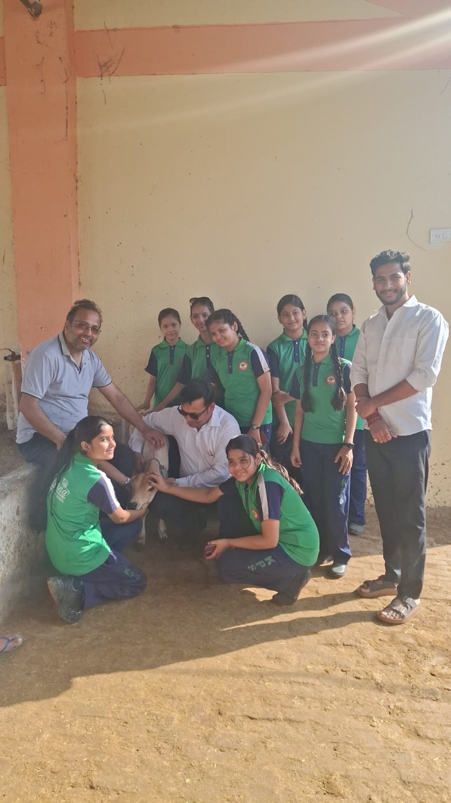 विद्यातीर्थ से गौतीर्थ अभियान: विद्यार्थियों ने सीखी गौसेवा और संस्कारों की पाठशाला
