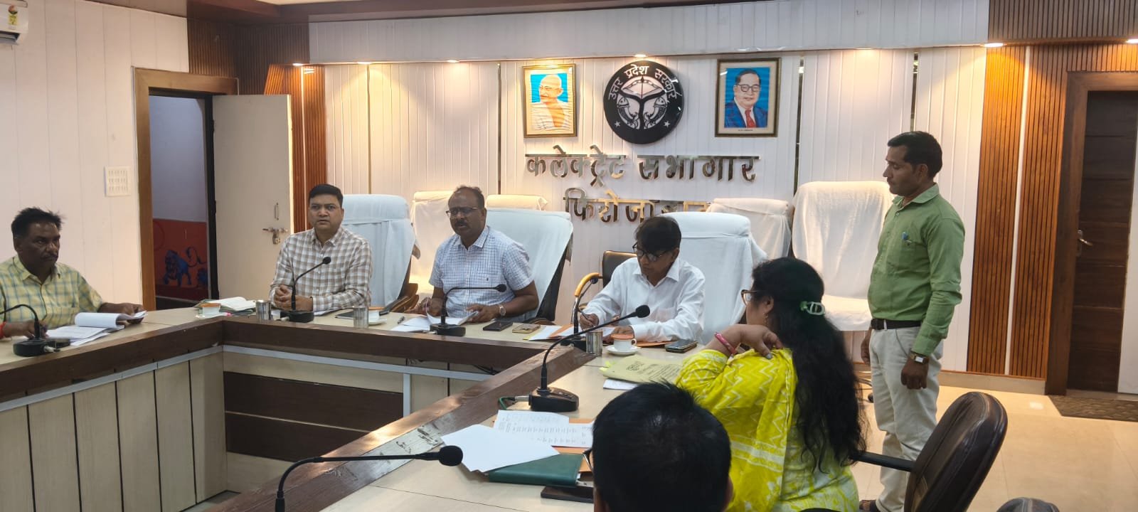 आदर्श ग्राम योजना को मिली रफ्तार25 आदर्श ग्रामों की विकास योजनाओं को मंजूरी, जिलाधिकारी ने दिए गुणवत्ता व निरीक्षण के निर्देश